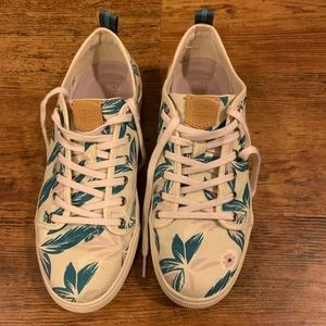 TOMS Sneakers